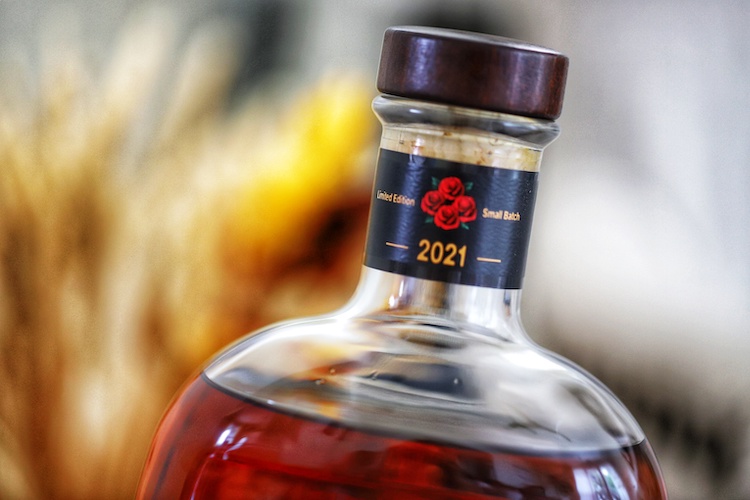 Four Roses Small Batch Limited Edition 2021 neck
